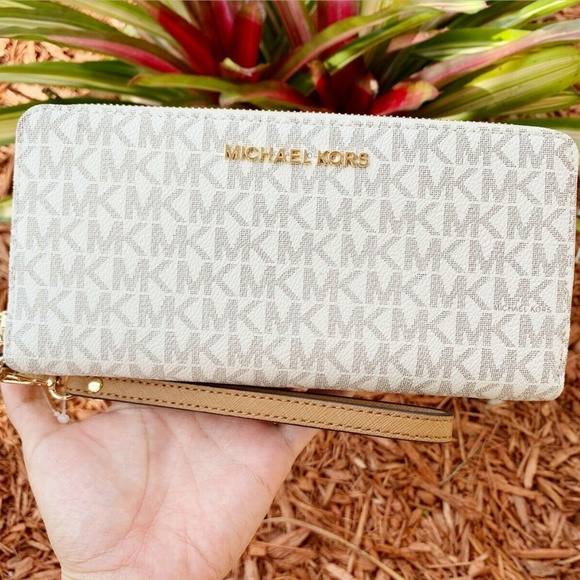 Michael Kors Handbags - Black Friday Double Zip around JET SET Wallet